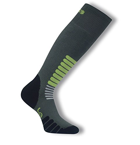 What kind of socks help keep feet the warmest?