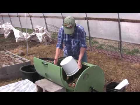 How to Make Compost with a Compost Tumbler