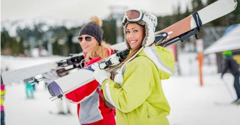 The 7 Best Women’s Ski Jackets [2021/2022 Reviews]