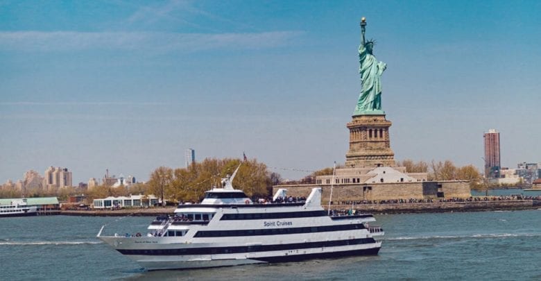 The 5 Best New York City Dinner Cruises - [2020 Reviews] | Outside Pursuits