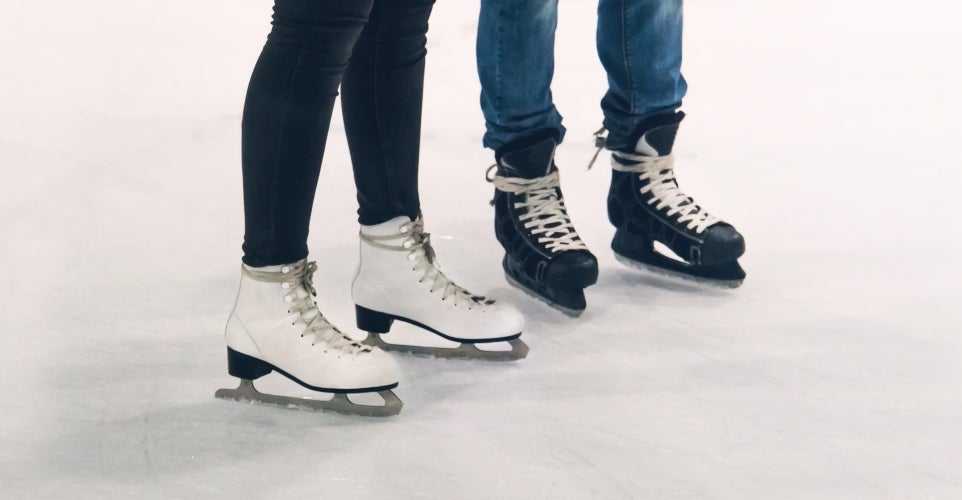 https://discoverthedinosaurs.com/how-are-ice-skates-supposed-to-fit/