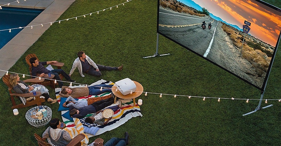 The 7 Best Outdoor Projector Screens - [2021 Reviews]