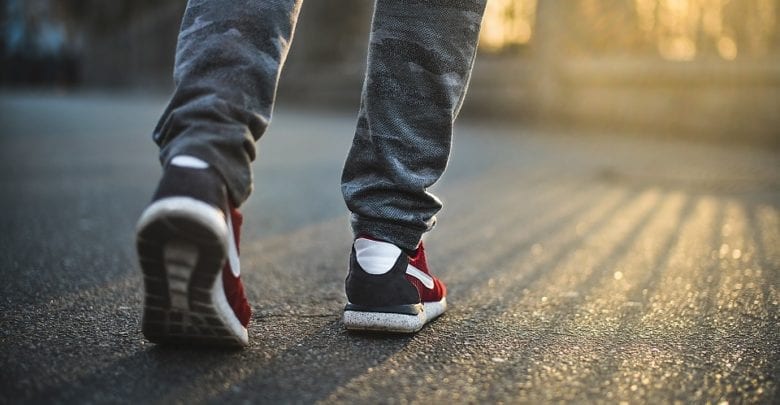 The 7 Best Men’s Walking Shoes - [2021 Reviews]
