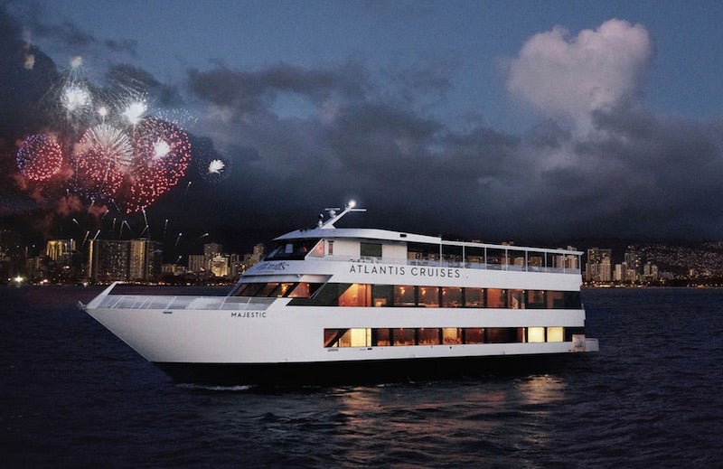 Oahu: Friday Night Fireworks Sunset Dinner Cruise