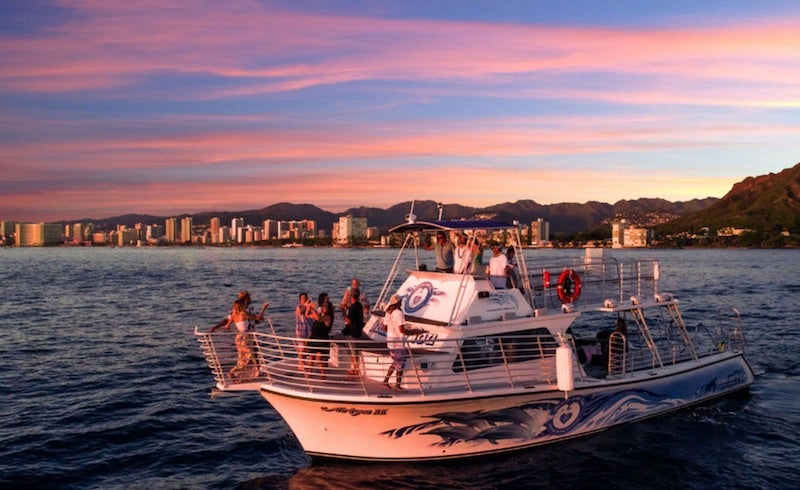 Oahu: Waikiki Sunset Dinner Cruise with Live Entertainment