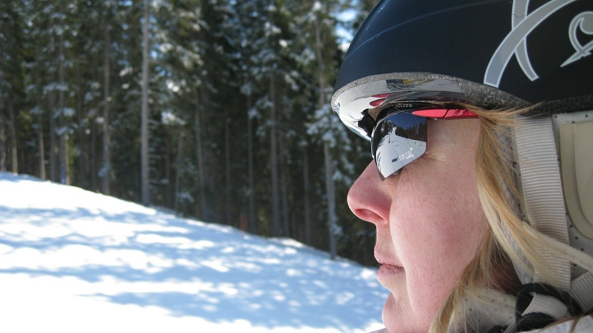 sunglasses vs goggles for skiing