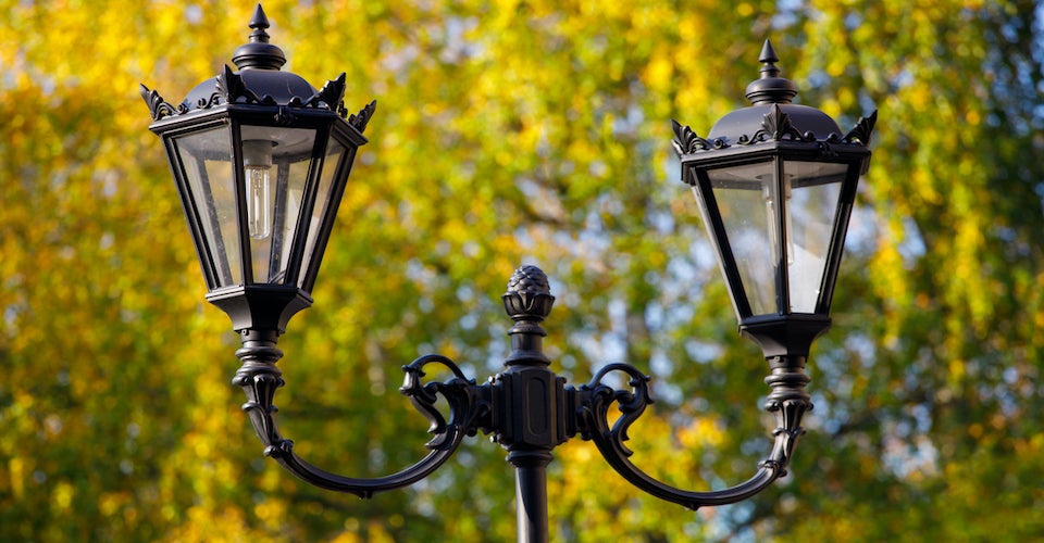 The 7 Best Solar Lamp Posts - [2021 Reviews]