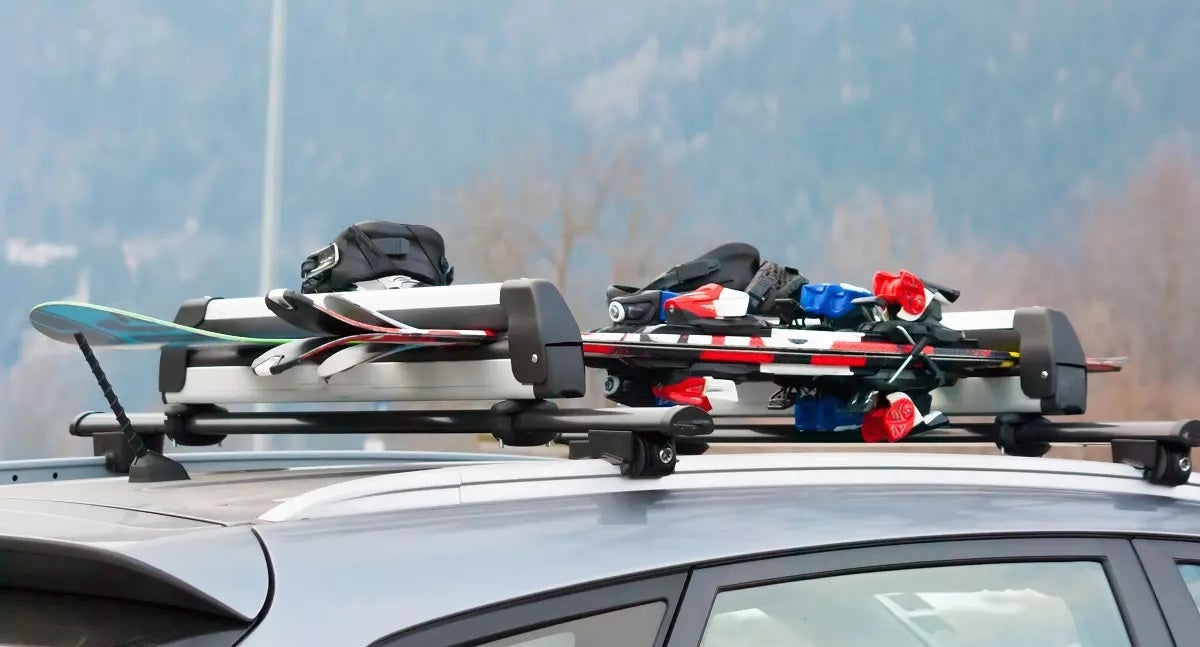 how to store and transport skis